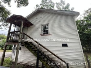 Building Photo - 1227.5 W 10th St