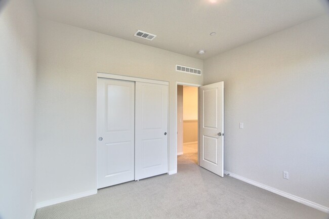 Building Photo - 5 BEDROOMS SOLAR AUDIE MURPHY RANCH