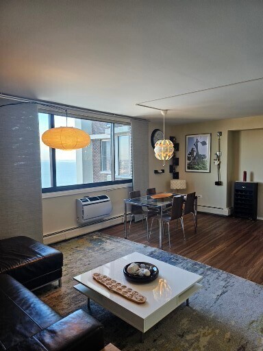 Building Photo - 6325 N Sheridan Rd