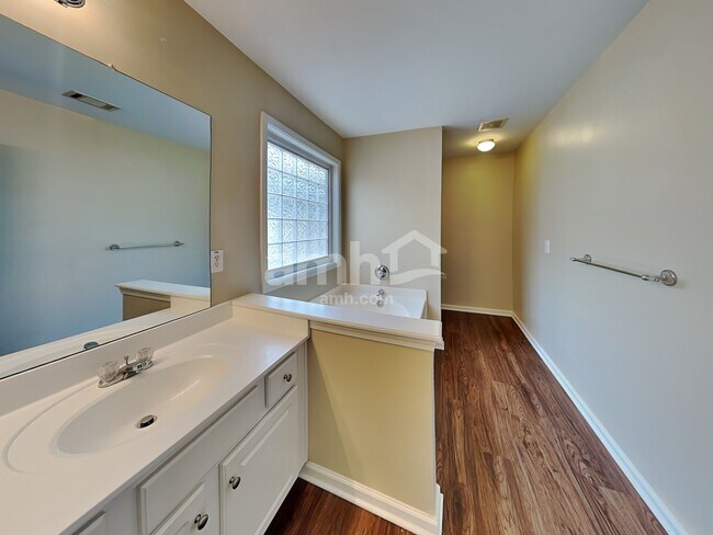 Building Photo - 16 Creekside Way