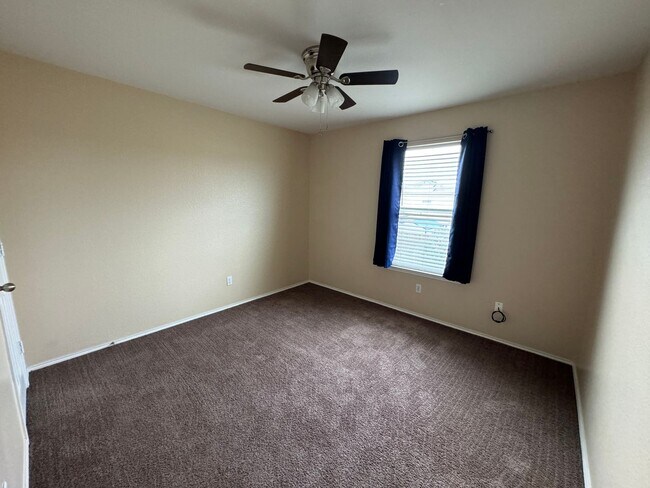 Building Photo - 813 Draco Dr