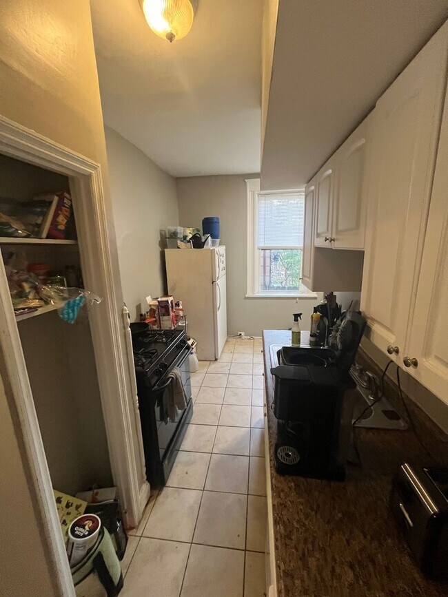 Building Photo - Five Bedroom Available for 26-27 School Year!