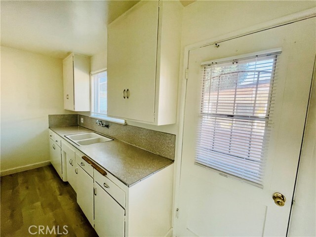 Building Photo - 731 S Almansor St
