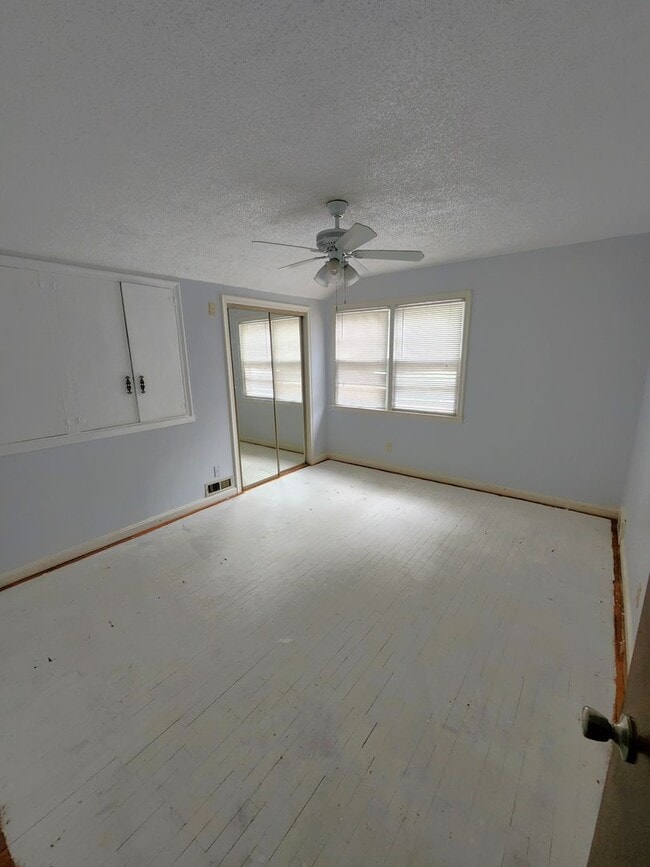 Building Photo - 1812 SW Pembroke Ln