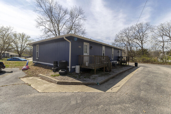 Building Photo - 215 Wheaton Ct