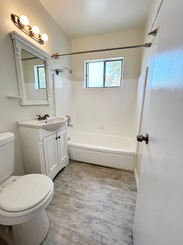 Building Photo - 10237 Commerce Ave