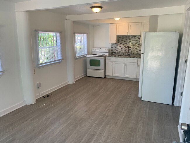 Building Photo - 5403 San Benito Dr