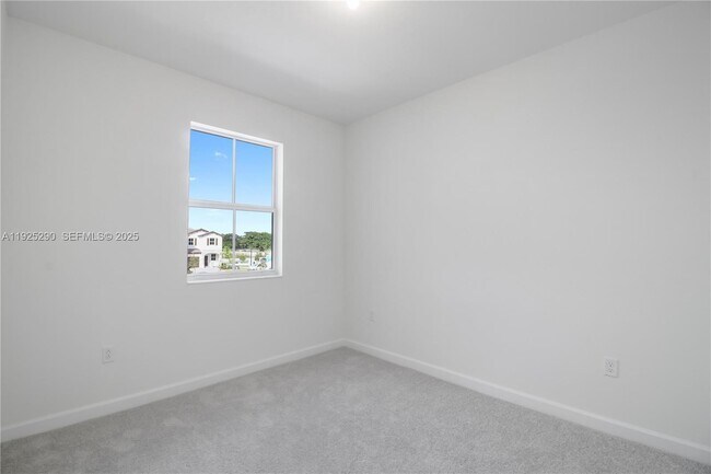 Building Photo - 2747 SE 25th Ave