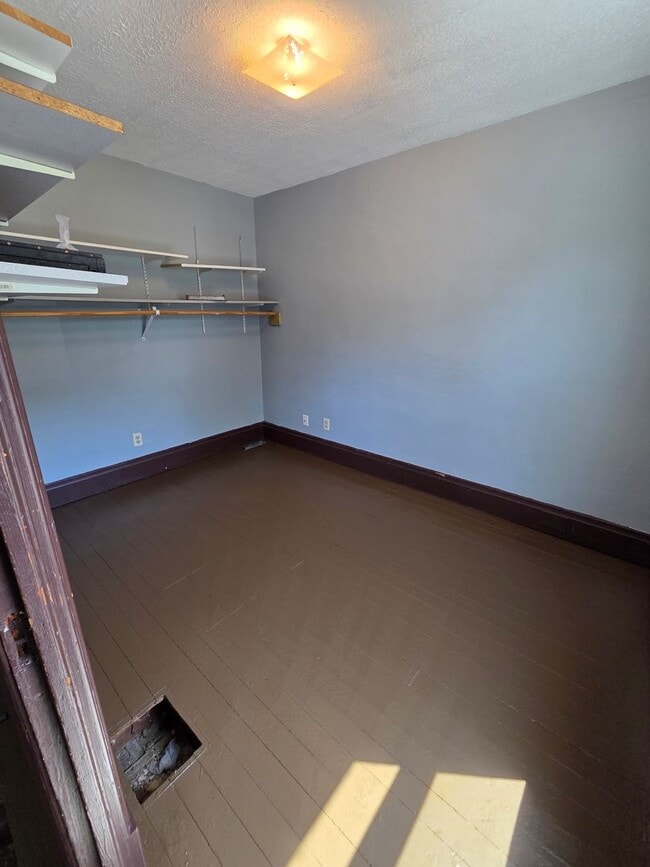 Building Photo - Single family home lower east side
