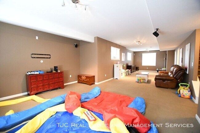 Building Photo - Solterra Home for Rent!