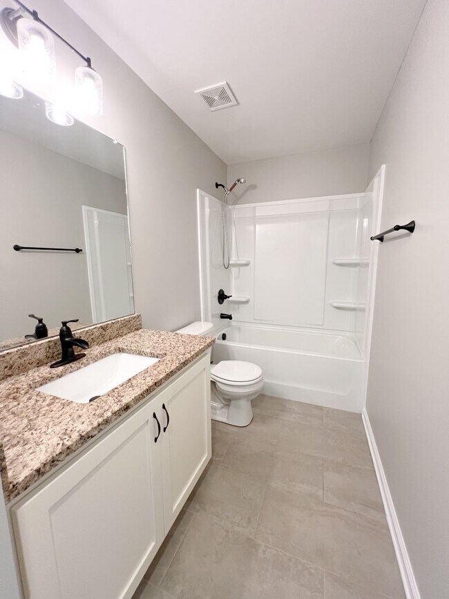 Building Photo - Must See-Stunning 5-Bedroom Home in 37043!!