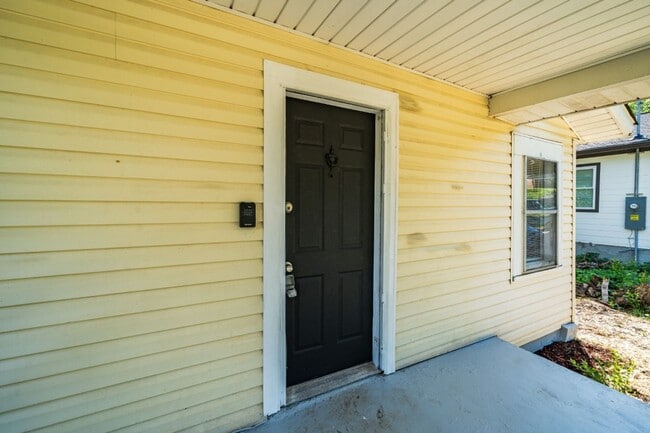 Building Photo - Newly Renovated House for Rent in Leeds, AL – 3 Bed, 2 Bath!