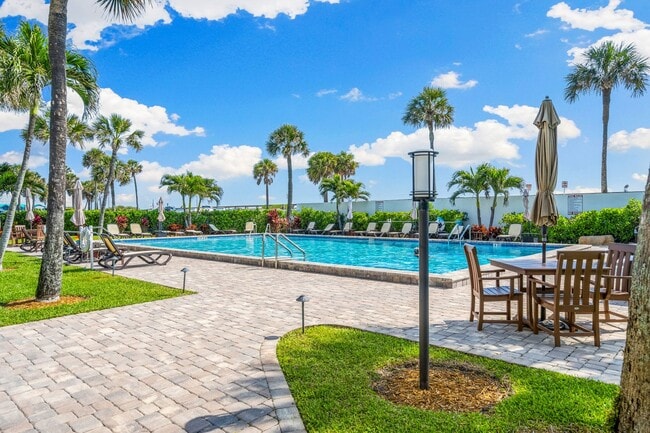 Building Photo - Oceanview 2 BR 2 BA in Vero Beach Turnkey Monthly Rental