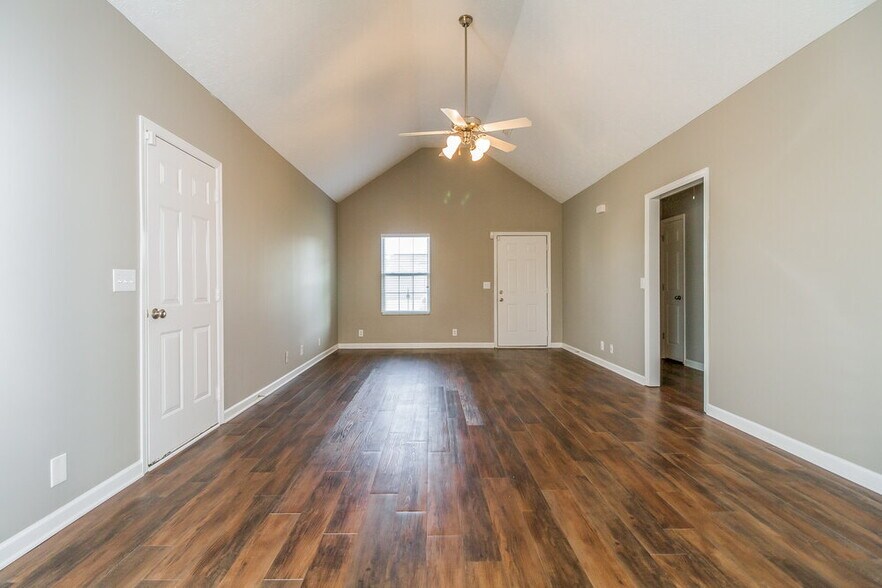 Building Photo - 2612 Apostle Ln