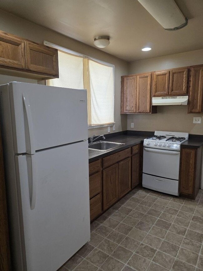 Building Photo - Wilmington Rowhome - Hedgeville Area