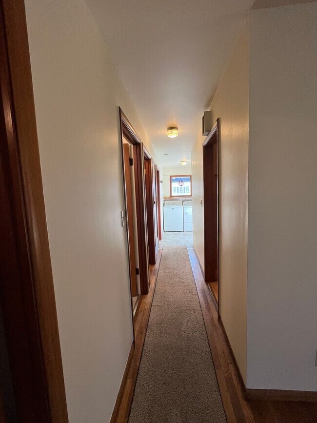 Building Photo - Classic Home in Columbia Neighborhood - Walnut