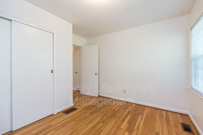 Building Photo - 104 Greenbriar Rd