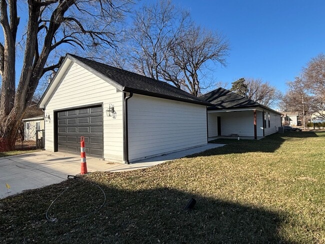 Building Photo - Stunning New Build in Central Manhattan! Available NOW!