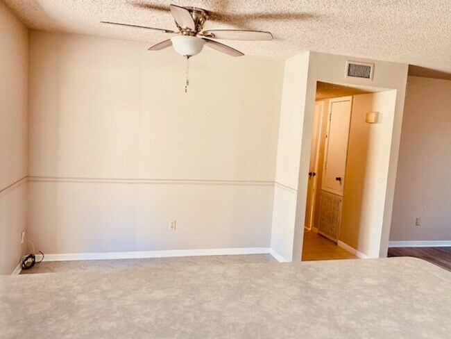 Building Photo - BEAUTIFUL COUNTRY 2 BEDROOM LEASE HOME IN ...