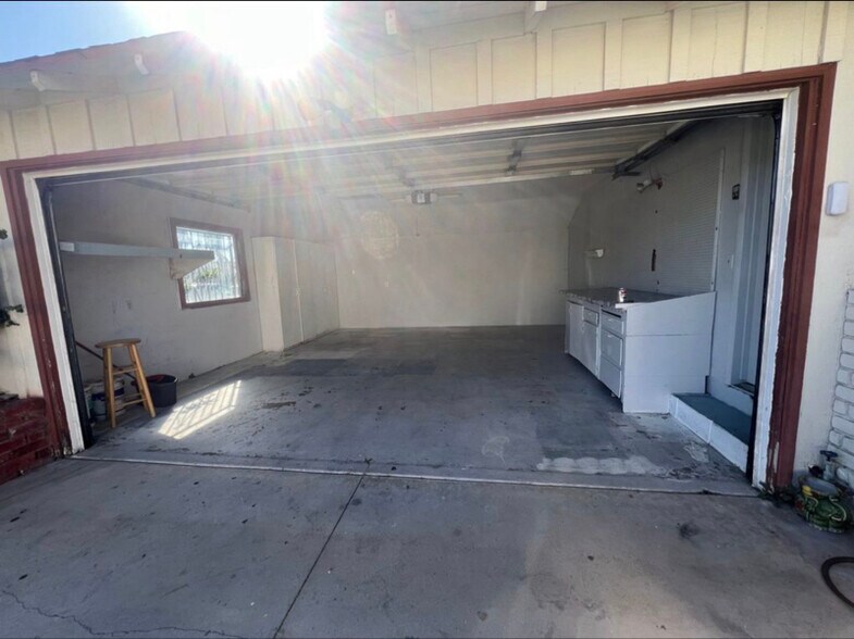 Building Photo - 10063 Faywood St