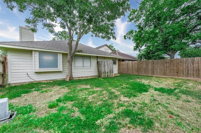 Building Photo - 103 Avocado St