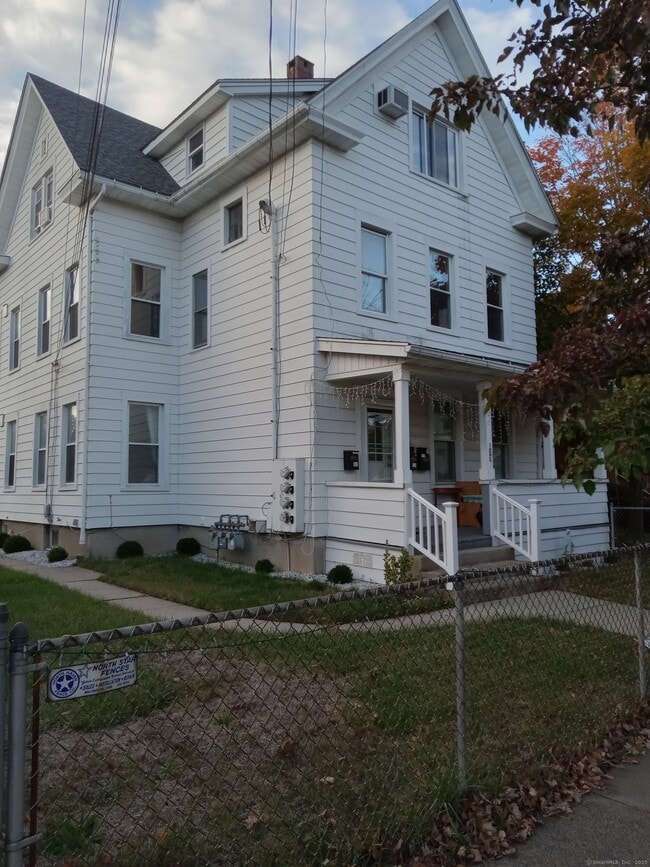 Building Photo - 109 S Cherry St