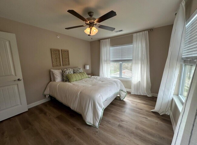 Building Photo - 2212 Chapel Hill Rd