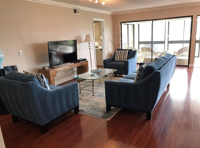 Building Photo - 5519 Fairway Park Dr