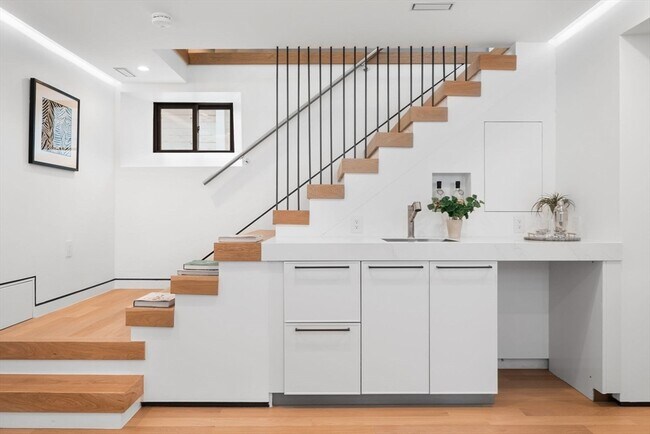 Building Photo - 80 Alpine St