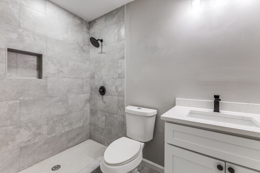Building Photo - 5710 Ridgecove Dr