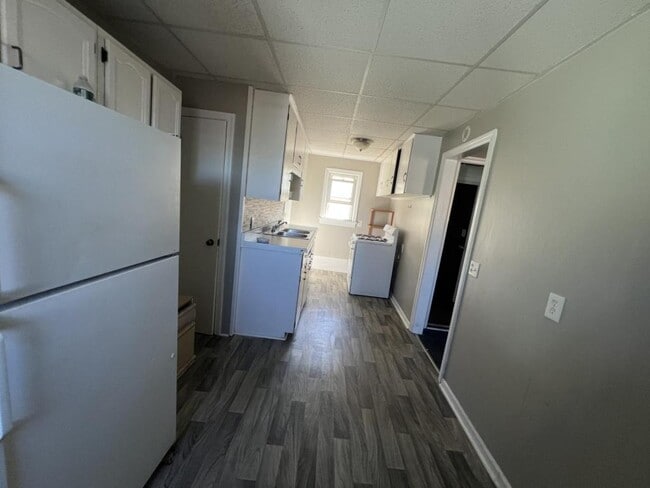 Building Photo - 4725 Lake Ave