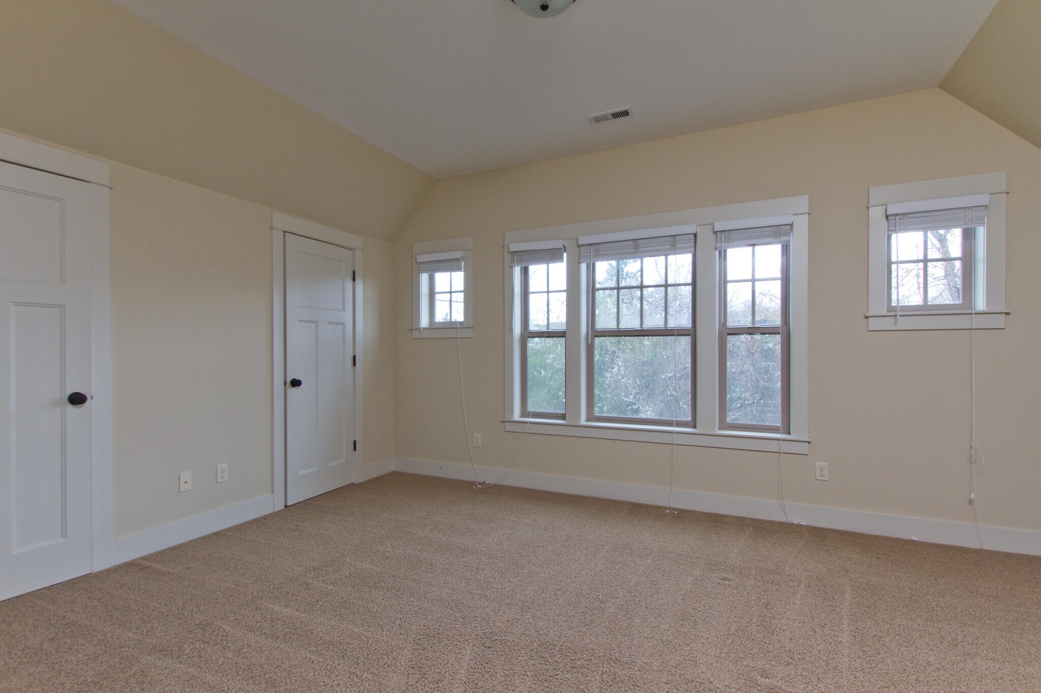 Building Photo - 1062 SE Webber St