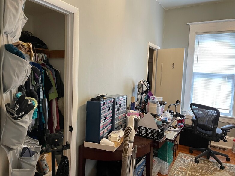 Building Photo - 422 Woods Ave SW