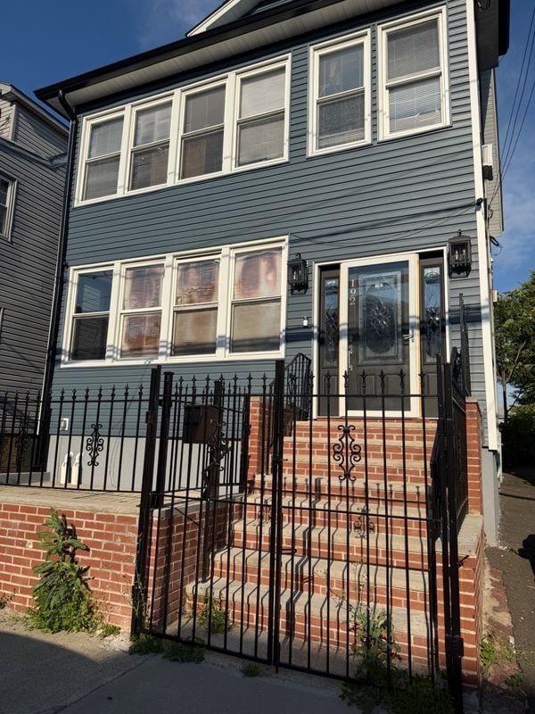Building Photo - 192 Vermont Ave