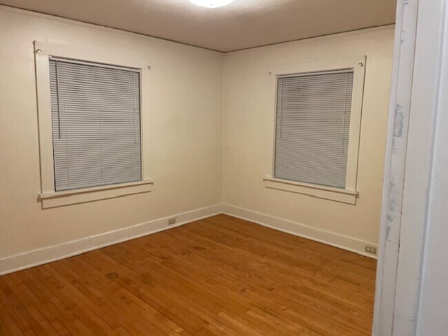 Building Photo - 514 School St