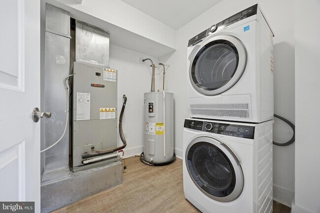 Building Photo - 502 Gerhard St