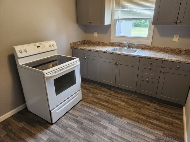 Building Photo - 246-250 Cedar Heights Rd. Circleville, Oh. 43113