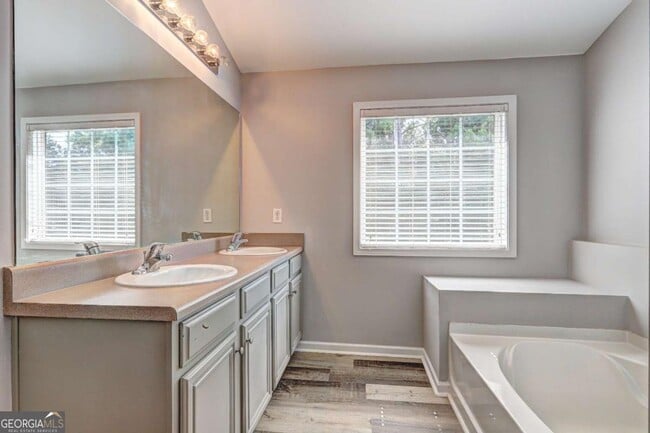 Building Photo - 118 Meeting Pl Rd