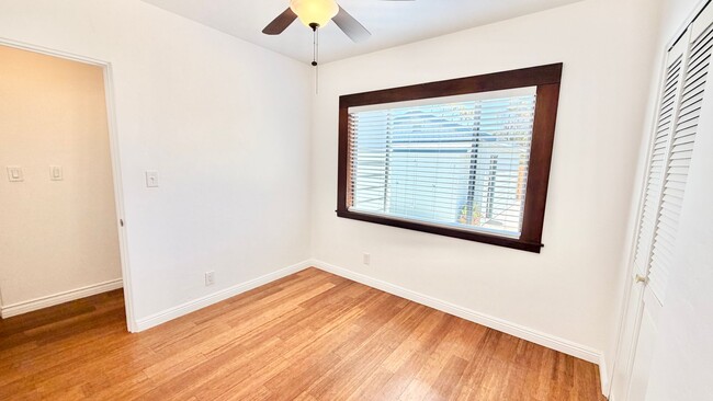 Building Photo - Darling Single Story Home, Blocks from the Beach, Amazing Location, & Close to Everything!