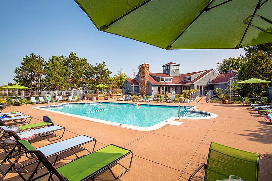 Building Photo - Runaway Bay