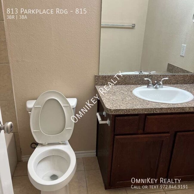 Building Photo - 813 Parkplace Ridge