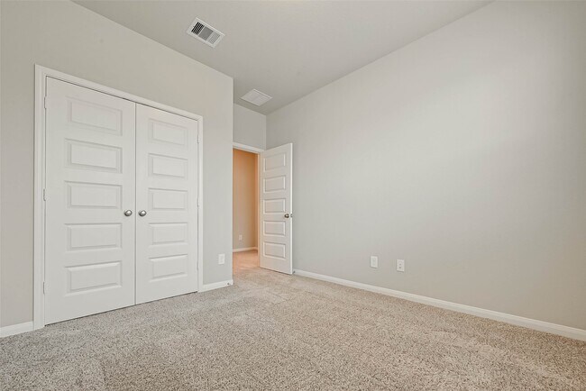 Building Photo - 16108 Oregon Oak Dr
