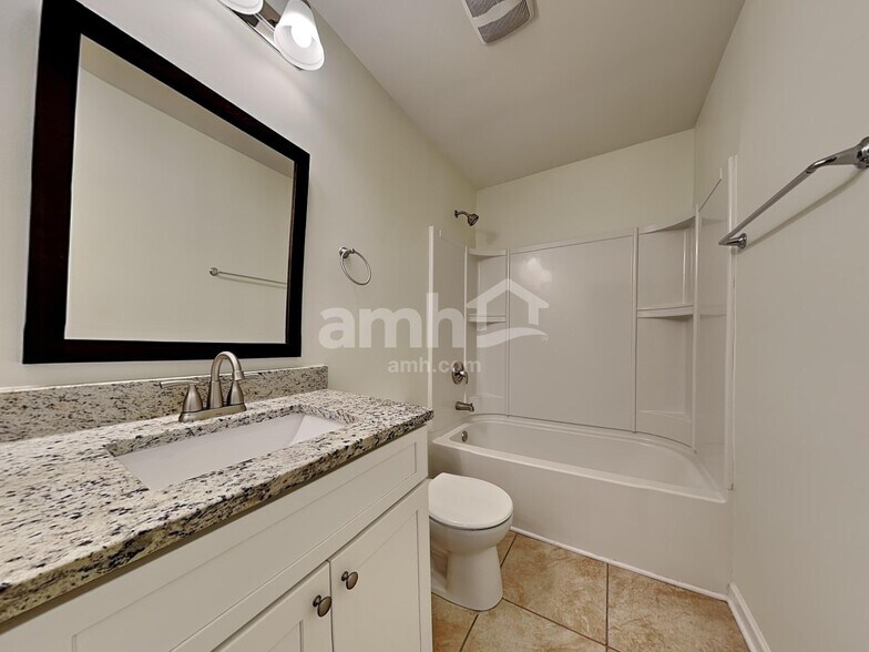 Building Photo - 290 Maxton Ave