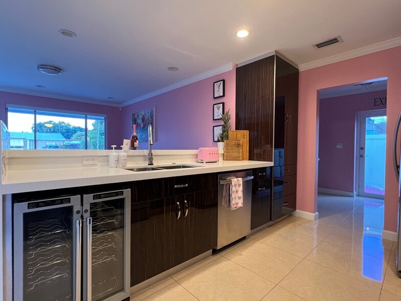 Building Photo - 1031 N 74th Terrace