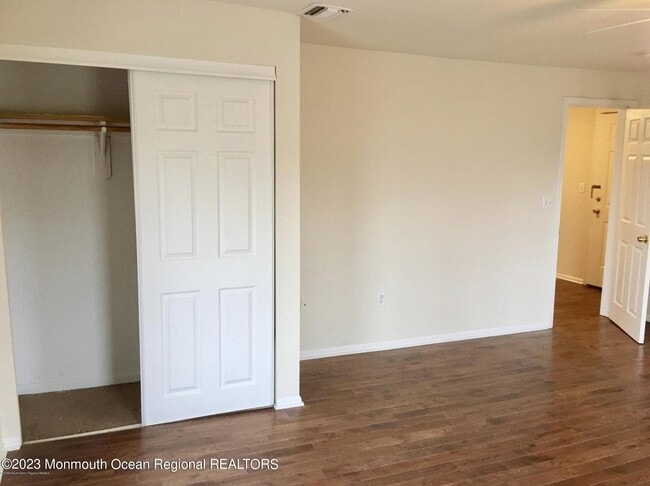 Building Photo - 200 7th Ave