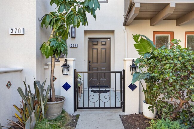 Building Photo - 3-Bed + 3.5-Bath Townhouse | Springville | Camarillo | Unfurnished