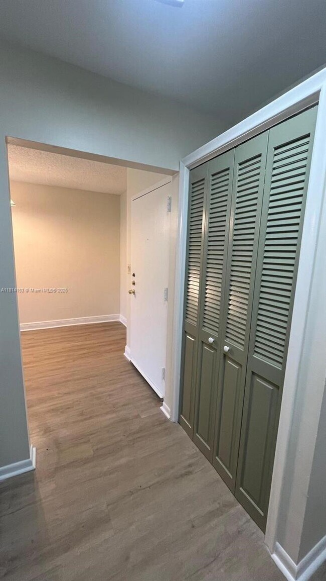 Building Photo - 3123 Oakland Shores Dr