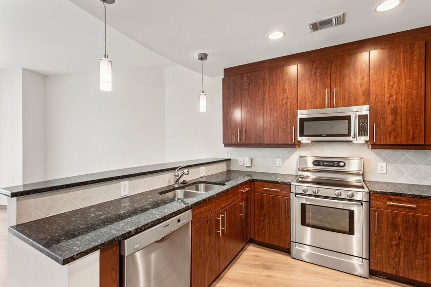 Building Photo - 1080 Peachtree St NE