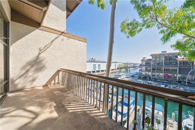 Building Photo - 6336 Marina Pacifica Dr N