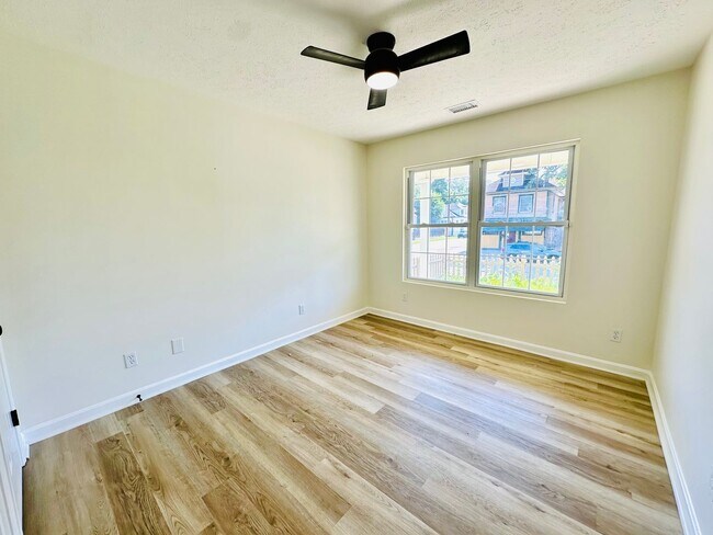 Building Photo - Completely renovated 3BR house in Shelby P...